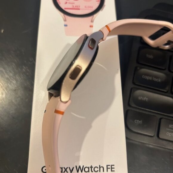 Samsung Galaxy Watch FE- Smartwatch- 40mm/Pink/Gold- Unlocked ANDROID- open box - Picture 2 of 5